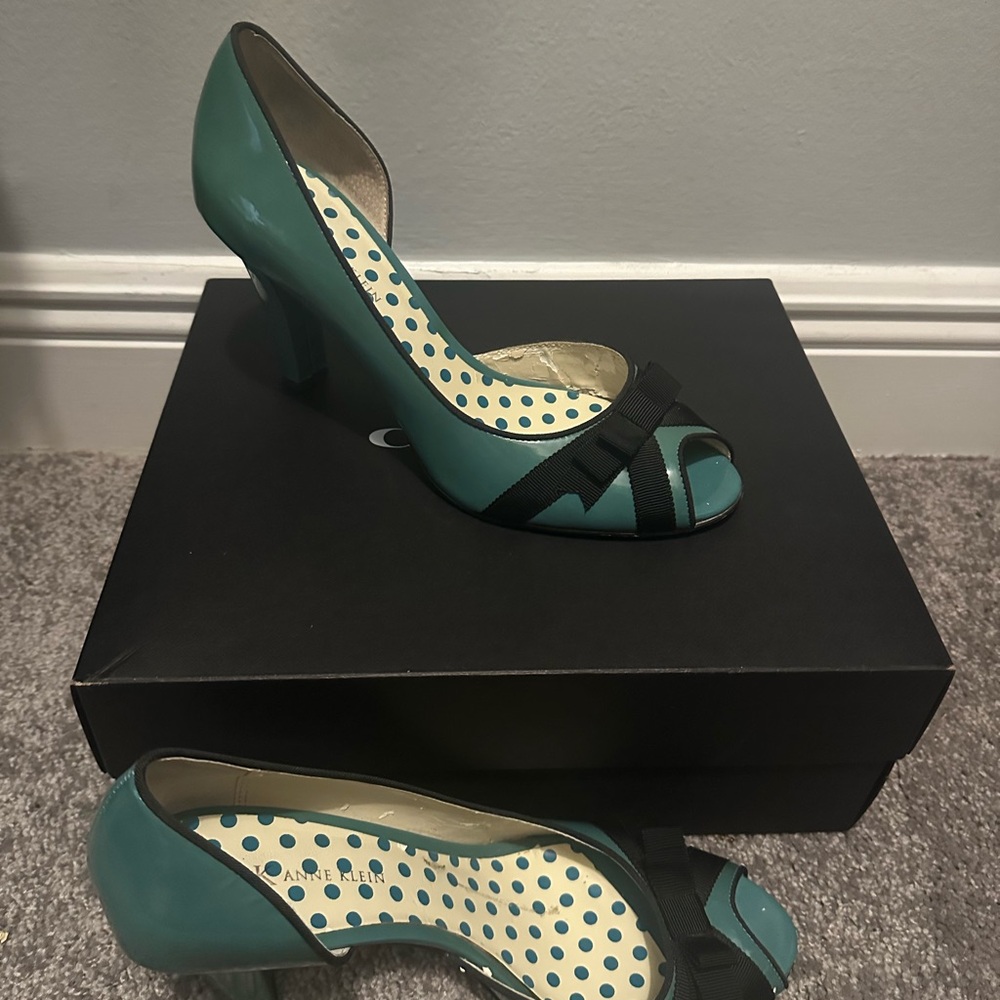 Anne Klein Green Peep-Toe Heels with Black Ribbon